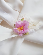Load image into Gallery viewer, Boutonniere, Wedding Flower Pins in Pink & Cream