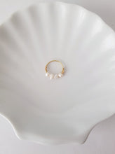 Load image into Gallery viewer, Wire-Wrapped Finger-Ring with Freshwater Pearls