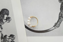 Load image into Gallery viewer, Wire-Wrapped Finger-Ring with Freshwater Pearls