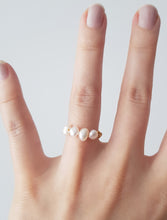 Load image into Gallery viewer, Wire-Wrapped Finger-Ring with Freshwater Pearls
