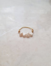 Load image into Gallery viewer, Wire-Wrapped Finger-Ring with Freshwater Pearls
