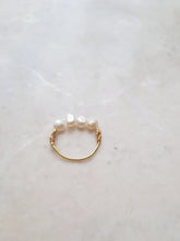 Load image into Gallery viewer, Wire-Wrapped Finger-Ring with Freshwater Pearls