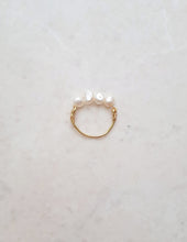 Load image into Gallery viewer, Wire-Wrapped Finger-Ring with Freshwater Pearls