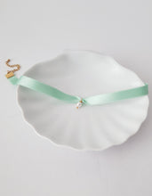 Load image into Gallery viewer, Mint Green Choker Pearl Necklace