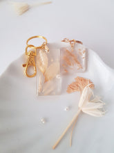 Load image into Gallery viewer, Pampas-Flower Pendant with golden Key-Chain