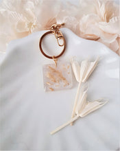 Load image into Gallery viewer, Pampas-Flower Pendant with golden Key-Chain
