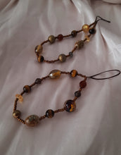 Load image into Gallery viewer, Mobile phone pearl-chain brown beads