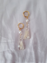 Load image into Gallery viewer, Pampas-Grass Resin Earrings