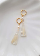 Load image into Gallery viewer, Pampas-Grass Resin Earrings