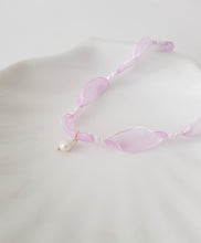 Load image into Gallery viewer, Rose Choker Pearl-Necklace