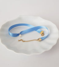 Load image into Gallery viewer, Blue Choker Pearl Necklace