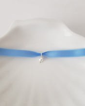 Load image into Gallery viewer, Blue Choker Pearl Necklace