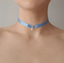 Load image into Gallery viewer, Blue Choker Pearl Necklace