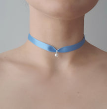 Load image into Gallery viewer, Blue Choker Pearl Necklace
