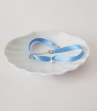 Load image into Gallery viewer, Blue Choker Pearl Necklace