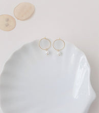 Load image into Gallery viewer, Classic - Golden Hoop Earrings with white Pearl