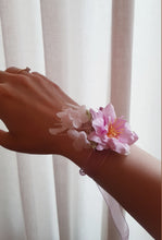 Load image into Gallery viewer, Boutonniere, Wedding Flower Pins in Pink &amp; Cream