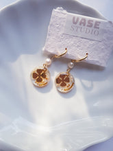 Load image into Gallery viewer, Shamrock Golden Resin Earrings