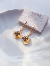 Load image into Gallery viewer, Shamrock Golden Resin Earrings
