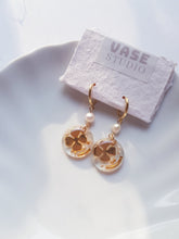 Load image into Gallery viewer, Shamrock Golden Resin Earrings