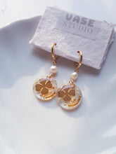 Load image into Gallery viewer, Shamrock Golden Resin Earrings