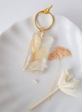 Load image into Gallery viewer, Flower Pendant cream-white Pampas Grass