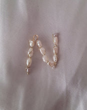 Load image into Gallery viewer, Initial Letter Pearl Necklace - Handwired