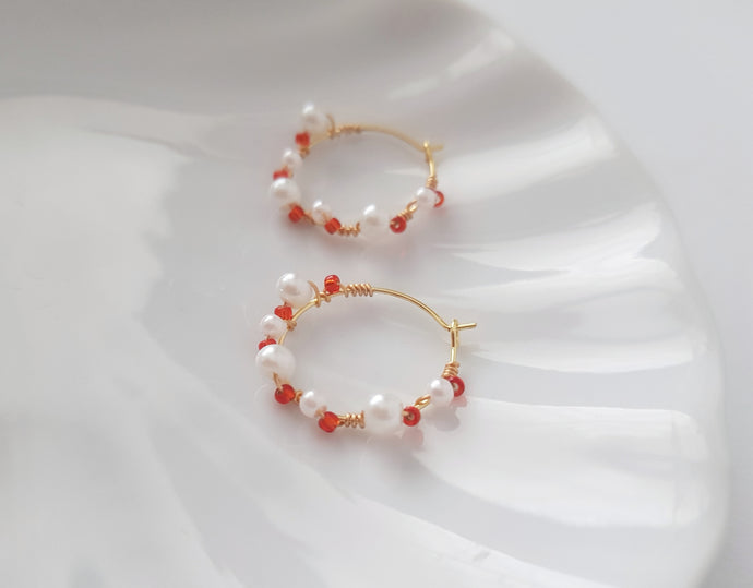 Red-White Pearl Hoops, Gold-plated