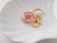 Load image into Gallery viewer, Real Daisy Flower-Pendant Pink