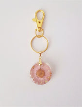 Load image into Gallery viewer, Real Daisy Flower-Pendant Pink