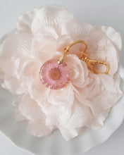 Load image into Gallery viewer, Real Daisy Flower-Pendant Pink