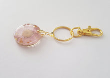 Load image into Gallery viewer, Real Daisy Flower-Pendant Pink