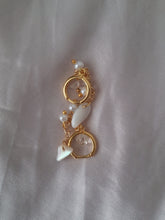 Load image into Gallery viewer, Golden Chain Earrings with Pearls and Moonstone