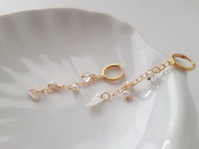 Load image into Gallery viewer, Golden Chain Earrings with Pearls and Moonstone