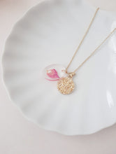 Load image into Gallery viewer, Birth Flower Necklace June - Rose, Zodiac Sign Gemini  / Cancer, Gold