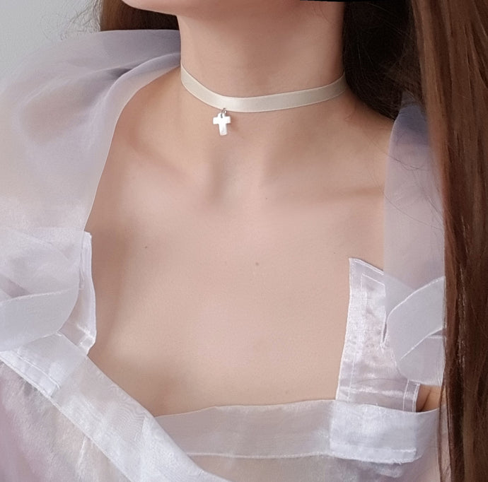 Silky white Necklace Choker with Nacre Cross