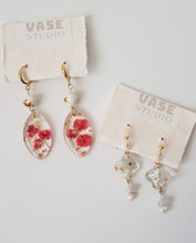 Load image into Gallery viewer, Real blue Forgetmenot Earrings - Gold