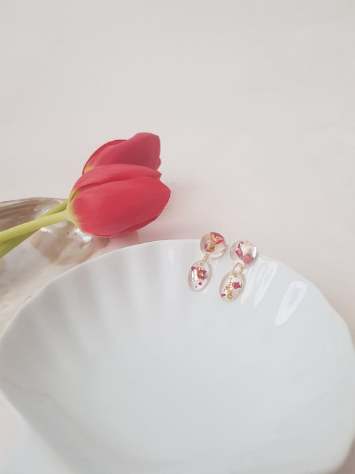 Red-Gold Ear Studs with dried flowers, transparent