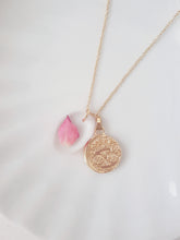 Load image into Gallery viewer, Birth Flower Necklace June - Rose, Zodiac Sign Gemini  / Cancer, Gold