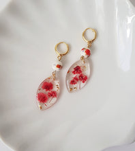 Load image into Gallery viewer, Slavic Red Flower Earrings