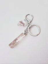 Load image into Gallery viewer, Dried Flowers Transparent Keychain Silver