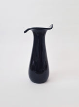 Load image into Gallery viewer, Black Ceramic Vintage Vase