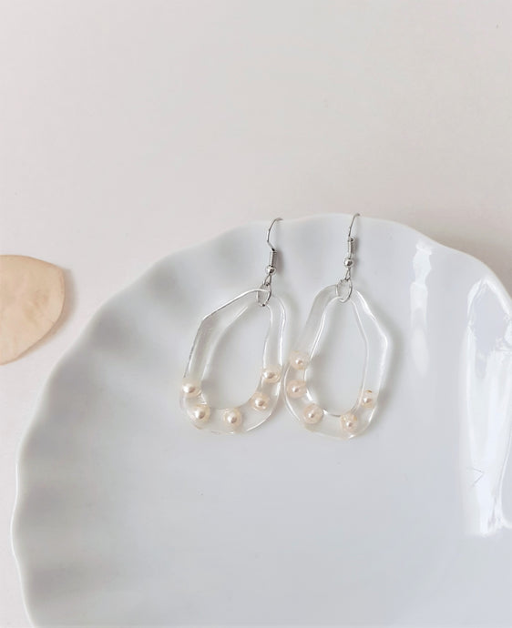 Clear Asymmetric Earrings with white Pearls