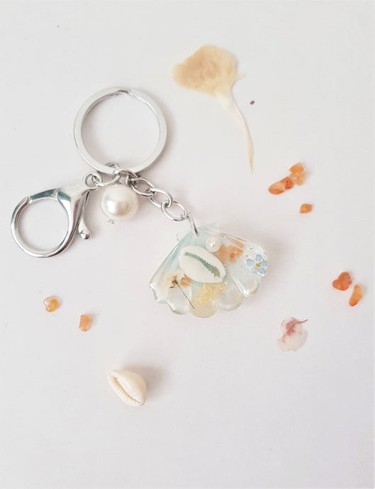 Blue Ocean Treasures Seashell Pendant with Keyring and Keychain