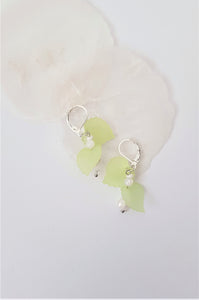 Pastell-Green Leaves Pearl Earrings