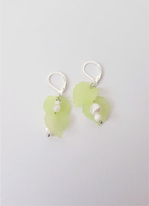 Pastell-Green Leaves Pearl Earrings