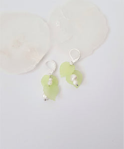 Pastell-Green Leaves Pearl Earrings