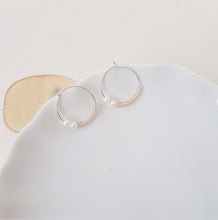 Load image into Gallery viewer, Dainty Silver Hoop Earrings with Rosé light pink and white Pearls