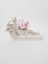 Load image into Gallery viewer, Venus Victrix by Canova, Miniature Alabaster Sculpture