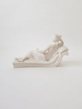 Load image into Gallery viewer, Venus Victrix by Canova, Miniature Alabaster Sculpture